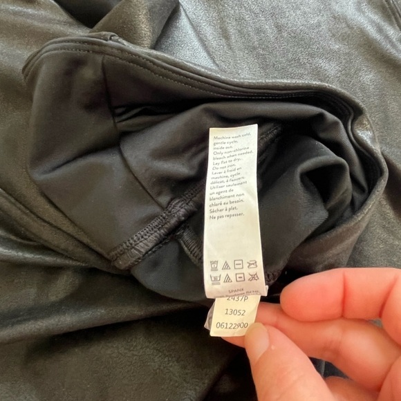 Spanx Faux Leather Black Leggings Shiny Size 1X - Picture 4 of 9